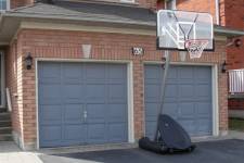 Est-ce que ça vaut vraiment la peine de repeindre sa porte de garage ?