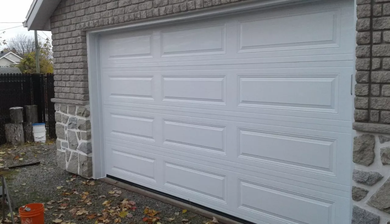 Porte de garage installée par Portes Gignac