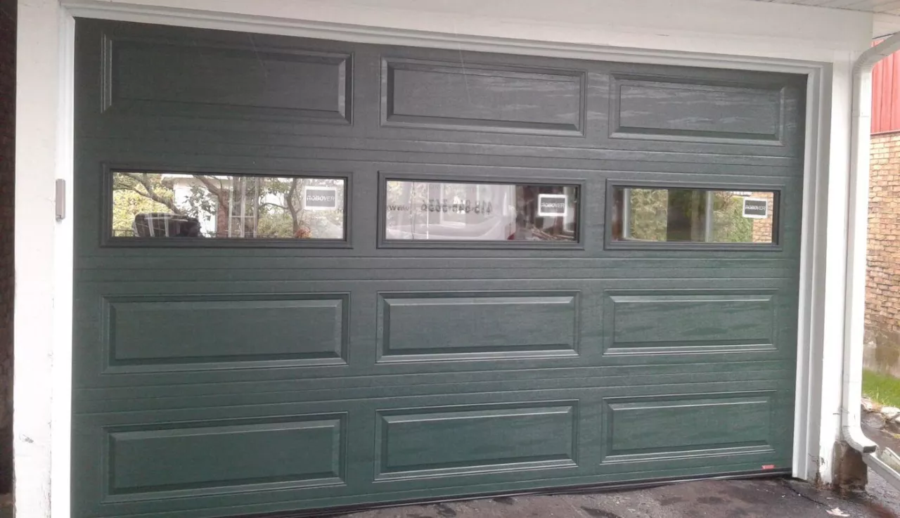 Porte de garage installée par Portes Gignac