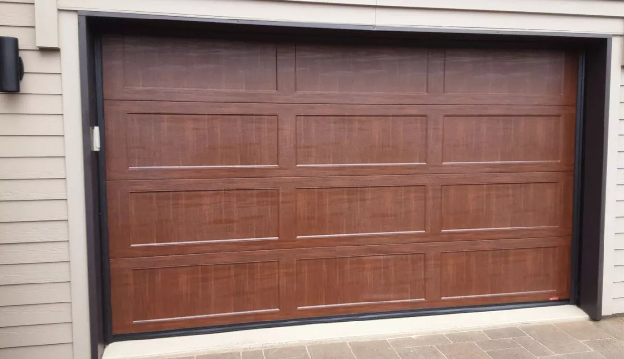 Porte de garage installée par Portes Gignac